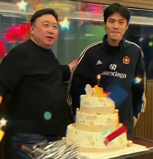 单场成交超1亿，“文化人”董宇辉也学会了“表演”